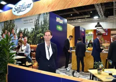 Xavi Nolla, Director General del grupo Iberian Premium Fruits, en el stand de San Lucar, una de las empresas que conforman el grupo.