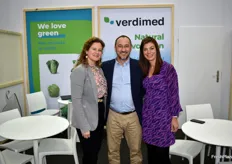 Inma Martínez, Jesús Pérez y Nathalie Cousin, de la empresa murciana especialista en hortalizas de hoja y brásicas Verdimed.
