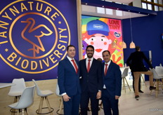 José María, Jorge y Atanasio Naranjo, de Tany Nature, grupo agroindustrial de Badajoz especializado en fruta de hueso, que integra en sus actividades toda la cadena de valor del producto. 