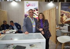 Emiliano Andrade, gerente de Landfruit, con Núria Martínez, de 5 AL DÍA.