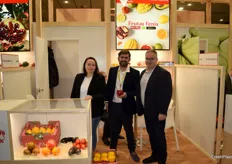 Tatyana Okhomush, Felix Perona y Vicente Polo, de Frutas Fénix