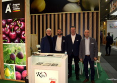 En el stand de Río Cinca, Ernesto Ibáñez, Tom Kite, Óscar Ortiz y Fernando Aranzana