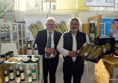 Indalecio Cáceres y José Luis Espejo, de San Isidro de Loxa S.C.A.