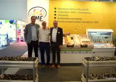 Ángel Sanfeliu, de Delicious Mushroom Produce, junto a Matthijs Verburg y Arie Verburg, de Fresh Mushroom Europe