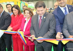 Inauguración del stand de Ecuador en Fruit Attraction, presentes: la vicepresidenta de AEBE, Mariella Ubilla; la embajadora de Ecuador en España, Wilma Andrade, y el ministro de Agricultura de Ecuador, Danilo Palacios.