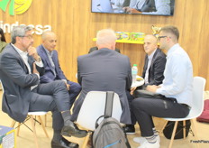 El equipo de Delindecsa mantuvo muchas reuniones con clientes en el pabellón de Ecuador.