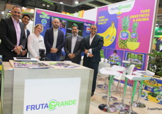 Equipo de Fruta Grande, participando en la feria.