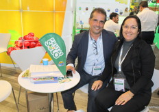 Emerson Vancher Silva, director, y Fabiola Betini, de Frutas Solo, de Brasil.