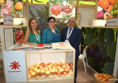 Paqui, Susi y Daniel en el stand de la cooperativa Cambayas.
