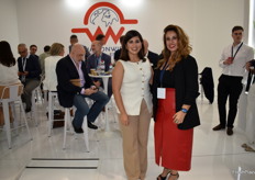 Stand de Nationwide España, con Carmen López y Virginia Artero.