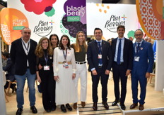 Equipo de Plus Berries, con la atleta olímpica onubense Laura García Caro.