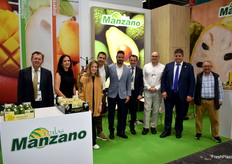 Equipo de Frutas Manzano, productores de chirimoya, aguacate, mango y níspero en la Costa Tropical de Granada.