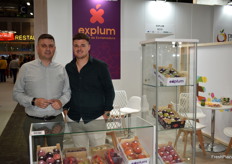José Aurelio García y Pedro José Díaz, en el stand de Explum.