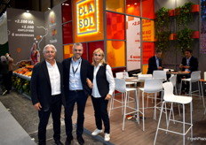 Vicente, César y Paqui, en el stand de CLASOL.