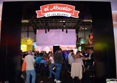Gran y animada fiesta en el stand de Melones El Abuelo.