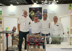 Equipo de Agrato Fruits: Tomás Paredes, Agustín Pulido, David Paredes y Rafael Monteros. La empresa, especializada en fruta de hueso, cuenta con sedes en Sevilla y Badajoz