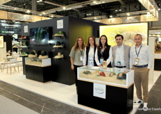 Un año más la escultura y la fruta se fundieron en el stand de Agrollanos