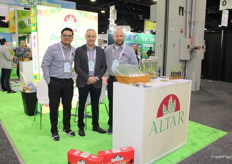 Grupo Altamar de México con Manuel Ochoa marketing, Raúl Barragán director de operaciones y José Luis Aguilar director de ventas, exportador de espárragos.