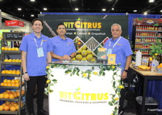 Jorge Flores gerente de ventas, Jorge Noriega Co-propietario y Jorge Flores gerente de ventas de Vitcitrus, productores, empacadores y exportadores de cítricos de México