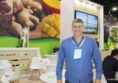 Santiago Lazo director general de Supply Company en el pabellón de Perú