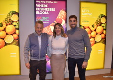 Abel Alarcón, Esther Egea y Rafa Monar, de la empresa valenciana Brio Fruits, visitando Fruit Logistica.