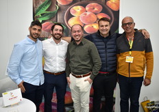 Equipo técnico y comercial de PSB Producción Vegetal, expertos en hibridación y obtención de variedades de fruta de hueso.