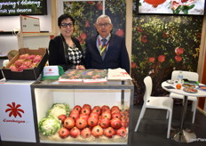 Susi y Daniel en el stand de Cambayas.