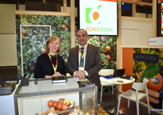  Elena Rest y José Vicente Darder en el stand de Agrofresh Export Consortium.