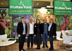 Stand de Fruites Font, productores de fruta de hueso y pepita de Lleida.