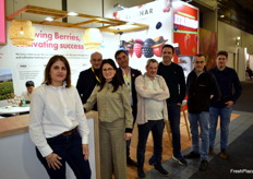 Equipo de Viveros El Pinar, productores de plantas de frutos rojos y productores también de fruta con la marca Mumu.