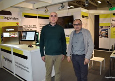 Vicente M. Ribera y Alejandro Sales, de Ingivision, fabricantes de sistemas electrónicos para la calibración de frutas y hortalizas, de fácil manejo.