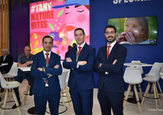 Hermanos Naranjo, en el stand se Tany Nature, que ya está preparando la próxima campaña de fruta de hueso.