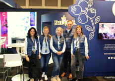 Equipo de Fall Creeck Nursery. Como dice el eslogan de la compañía, "our mission is to build a world with better blueberries”, y por ello en esta edición de Fruit Logistica han puesto el foco en su nueva plataforma Collection, con una genética innovadora para todos los rangos de requerimiento de frío