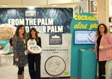 Míriam Días, Cristina Aliaga y Ana Molina, de Genuine Coconut, que volvió a traer a Berlín una edición más su gama de snacks de coco y frutas exóticas