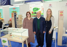 Bea, Antonio y Adelina Salinas, de Zoi Agrícola