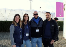 Toda la genética de las plantas de arándanos de Fall Creek que se cultivan en Europa y África parte de un mismo punto: Sevilla. En un enclave privilegiado en el entorno del Parque Nacional de Doñana, se alzan los invernaderos de alta tecnología donde la compañía desarrolla sus programas genéticos de variedades y genera las plantas madre de su gama de arándanos.Aquí, el equipo de Fall Creek ha organizado el Fall Creek Field + Forum en el que han compartido tanto sus nuevas variedades en desarrollo como las futuras, que no dejaron indiferentes a los asistentes