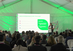 Kees Konst, Chief Scientific Officer en Planasa, habló sobre el compromiso de la compañía con la innovación y el desarrollo, destacando el interés por desarrollar una genética más resistente a los patógenos o a la cosecha mecanizada, así como adaptada para el cultivo vertical en hidroponía - una opción muy interesante para supermercados y centros de distribución