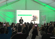 La información sobre las variedades de moras de Planasa en el turno de Julián Rioja, director comercial para EMEA, fue seguida con atención por los asistentes, quienes no dejaron escapar ninguna diapositiva