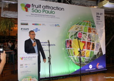 Mauricio Duval Macedo con la presentación y la bienvenida del evento.