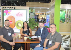 Etienne Malaguti de la empresa Primland , en reunión con sus clientes.