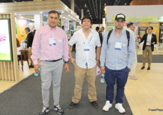 Juan Enrique González, gerente de Expofruts, importador chileno. Sergio Di Capua de Davalimentos y Fernando Carrasco de Expo Fruits de chile