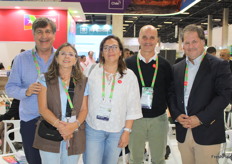 Jorge Sierralta (Alta Fresh), Carolina Dosal (Dosal Hermanos y Cia), Pamela Rojas y Oscar Villegas (Agrícola Montefrutal, Nicolas Didyk de Agrofruta en el stand de Frutas de Chile