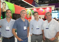 Francisco Urzua de Wenco, Jaime Muñoz de Verfrut, Pablo del Río y Karl Reichardt de Wenco, participantes en el stand de Frutas de Chile