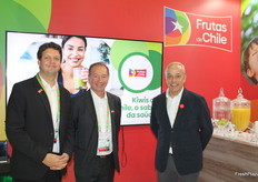Ignacio Caballero, Iván Marambio, Carlos Cruzat presentes en el stand de Frutas de Chile