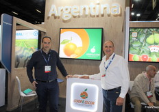 Javier Obregón y Fabio Calgaro, representando a Coop.e.ci.cor, exportador de naranjas y mandarinas de Argentina.
