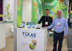 Konstantinos Tokas y Dionysios Tokas, exportadores de kiwis de Grecia.