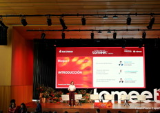 Maura Maxwell, Managing Editor de Eurofruit-Fruitnet Media International, moderó las sesiones, guiando las mesas redondas y debates