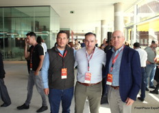 Pedro Caparrós y José Francisco Capel, de Biosol Portocarrero, junto al ingeniero técnico agrícola (ya jubilado) Juan González