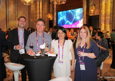 Lindsay Blondeau de FT Farming Group PTY de Australia, Wayne Prowse de Fresh Intelligence Australia, Carla Cieza de Promperu Shanghai y Ellen Prowse.