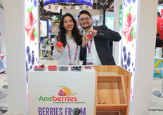 Francis Hurtado y Mario Antonio Ramirez, representando a Aneberries de México.
